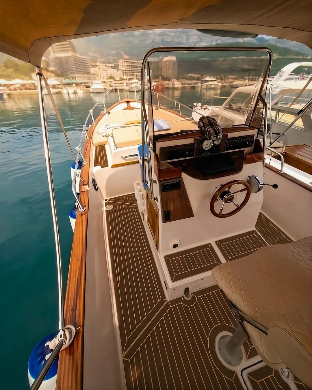 S-Deck boat