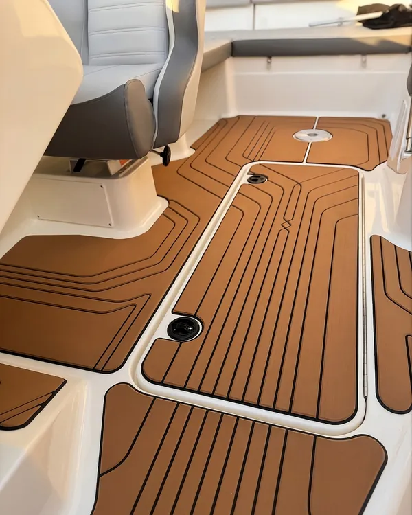Brown EVA pena Sea Ray